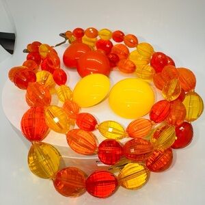Walking on Sunshine! Vintage Acrylic Necklace and Earring set. 1960’s​​